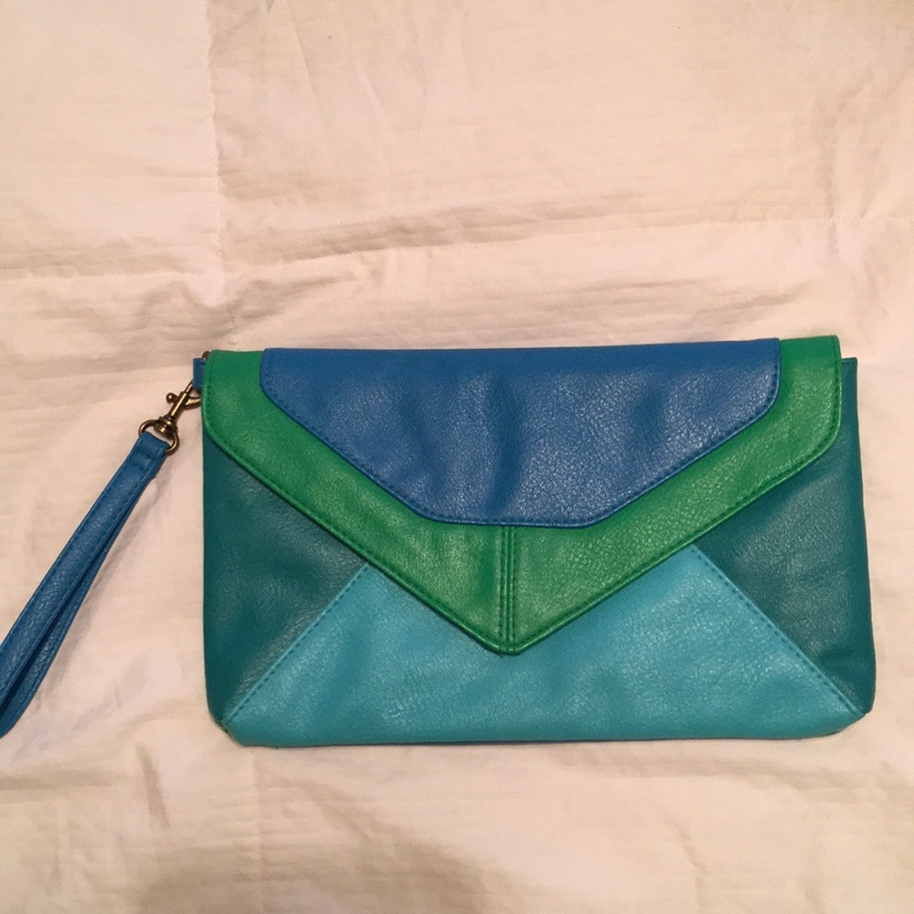 Wristlet clutch